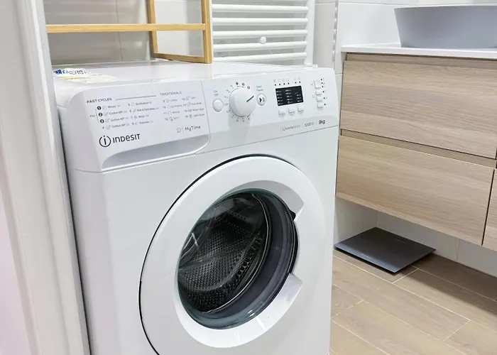 Superb Modern And Spacious Mathis 아파트