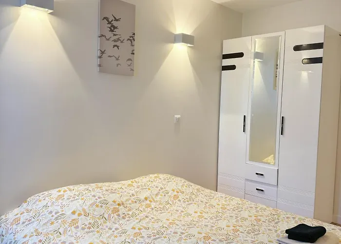 아파트 Superb Modern And Spacious Mathis