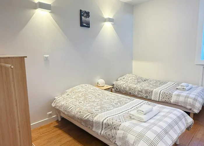 Superb Modern And Spacious Mathis 아파트 *